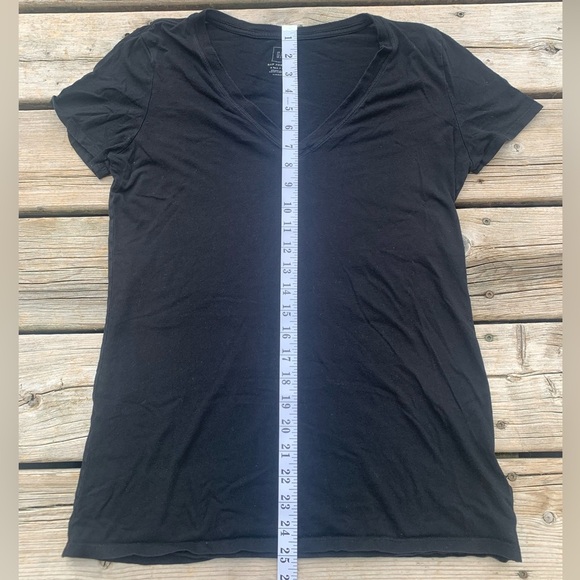 ๐ GAP Black V-Neck T-Shirt | Size Small (Tall) - Picture 5 of 6